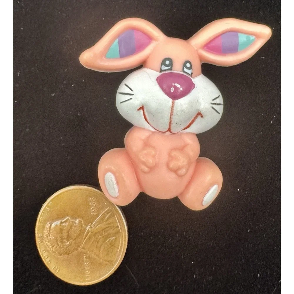 Vintage RUSS Bunny Rabbit Brooch Pink Resin Easter Novelty Lapel Pin - Picture 5 of 9